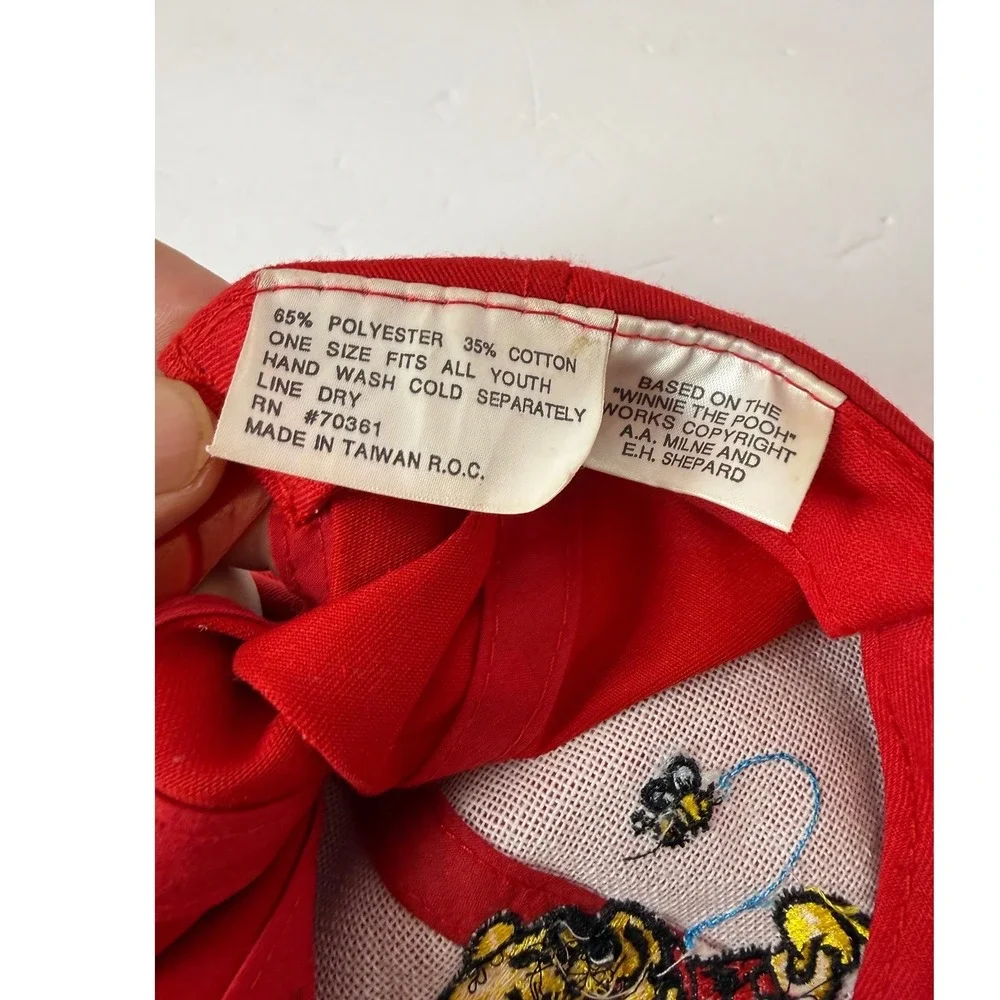 Vintage Walt Disney World Winnie the‎ Pooh Red Snapback Hat Youth Disney Parks